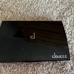 BEAUTIFULLY PIGMENTED PALLET FOR FALL